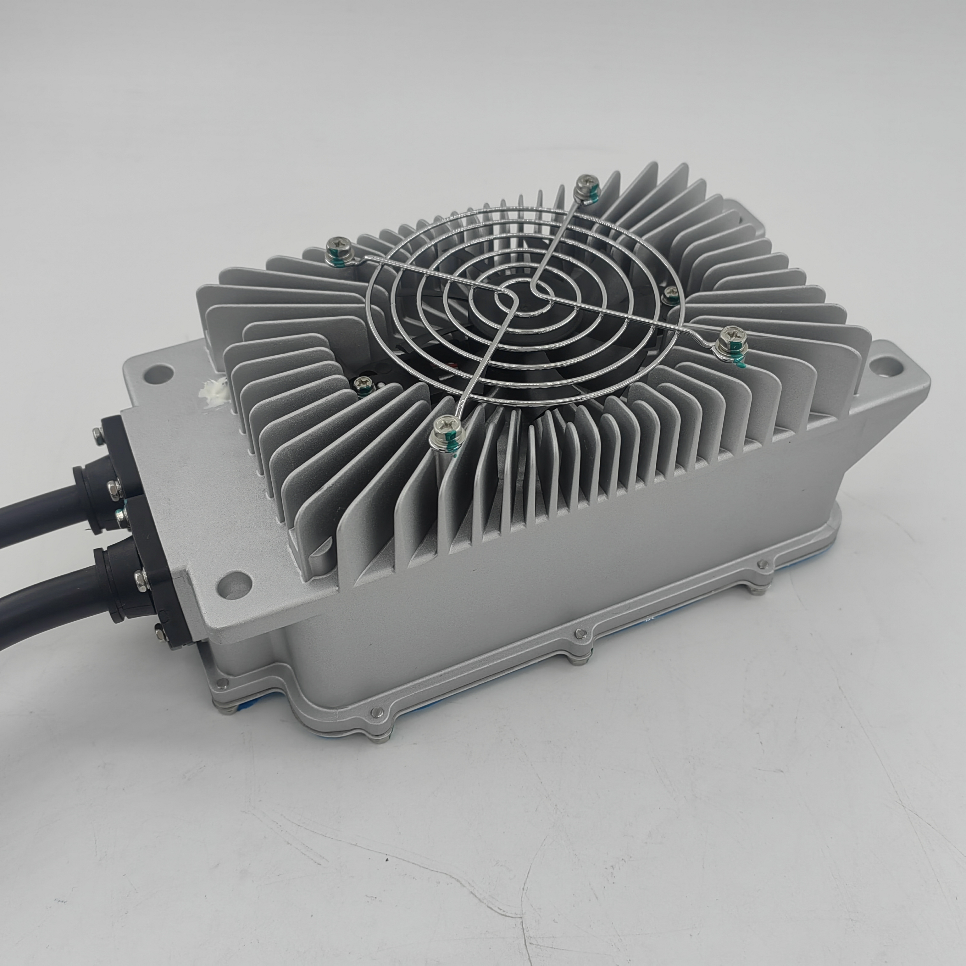 Cargador a bordo OBC 2KW opcional portátil nominal 48V 72V 108V 144V 320V CANBUS Control o habilitación de cableado